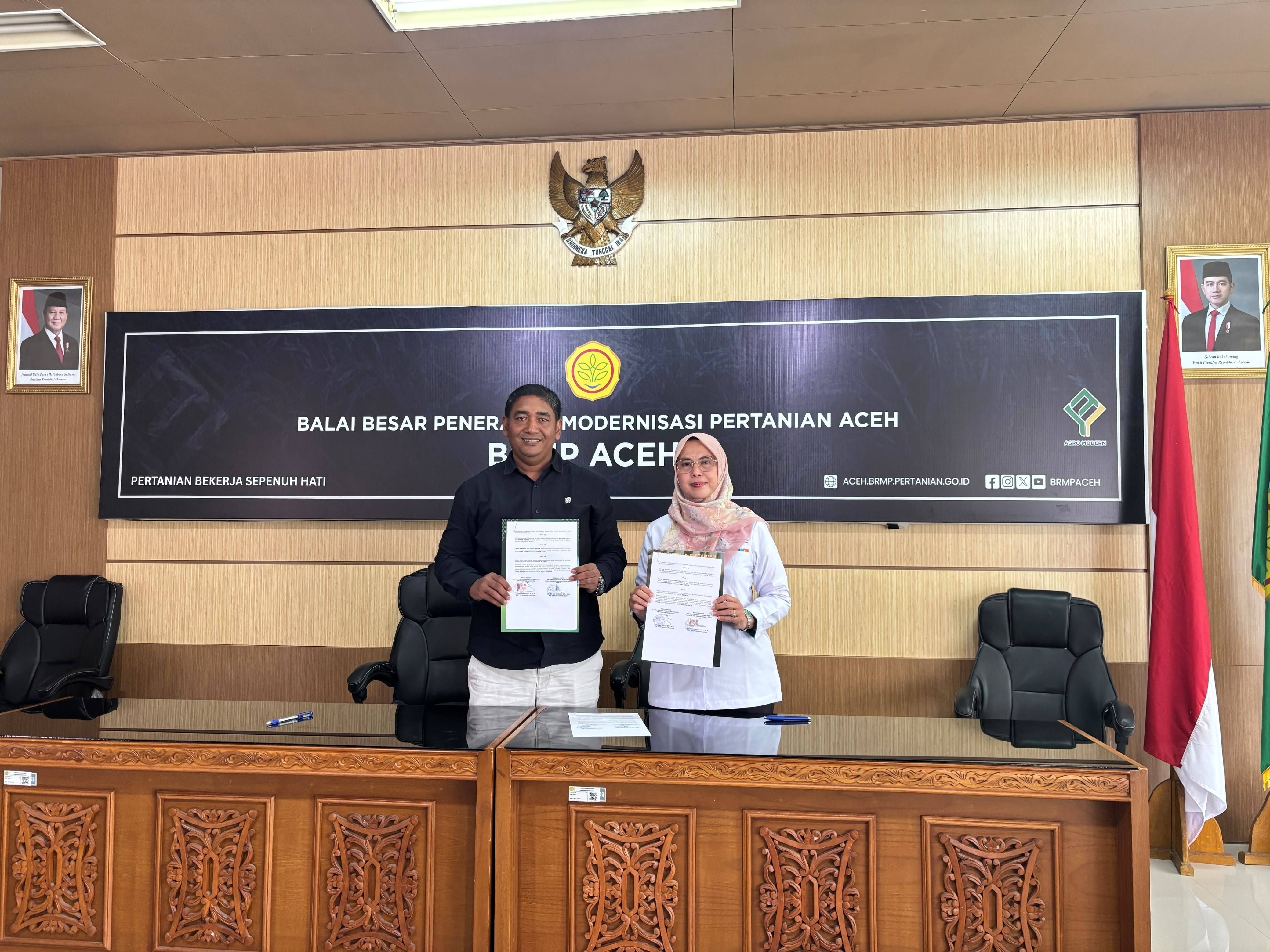 Dosen Unsam Menandatangani Kontrak Swakelola Rehabilitasi Lahan Sawah Pascabencana Hidrometeorologi Aceh